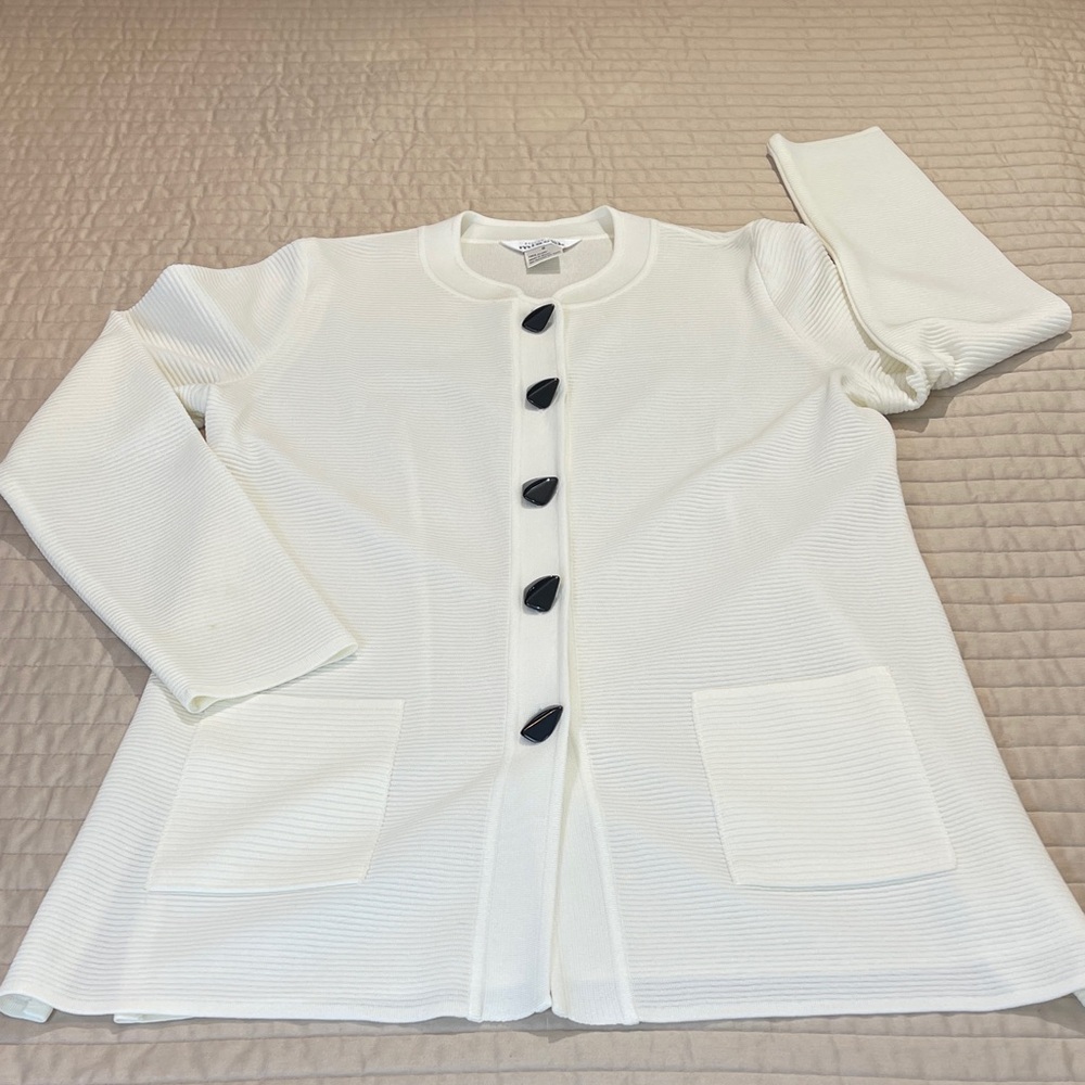 Misook WOMENS SIZE S White Textured Blazer /TOP/CARDIGAN with Black Buttons